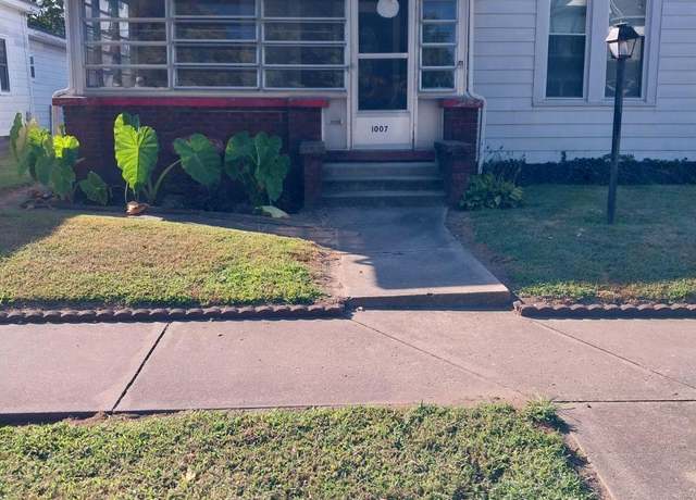 Property at 1007 N 10th St, Vincennes, IN 47591, 3 beds, 1 bath