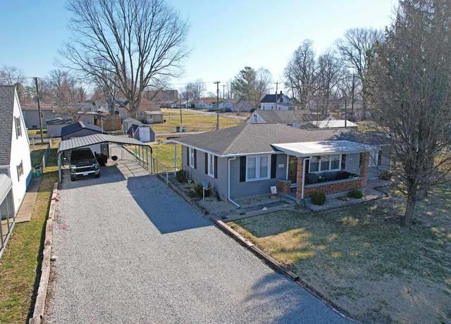 Property at 1105 Bainum St, Mount Carmel, IL 62863, 3 beds, 2 baths