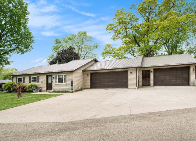 Property at 13495 N Hillside Dr, Syracuse, IN 46567, 3 beds, 2 baths