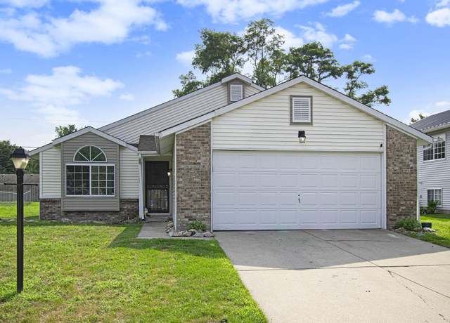 Property at 1926 Woodland Dr, Elkhart, IN 46514, 3 beds, 2 baths