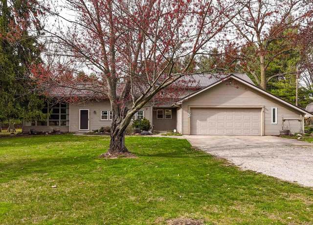 Property at 902 Saint Felix Dr, Huntington, IN 46750, 3 beds, 2 baths