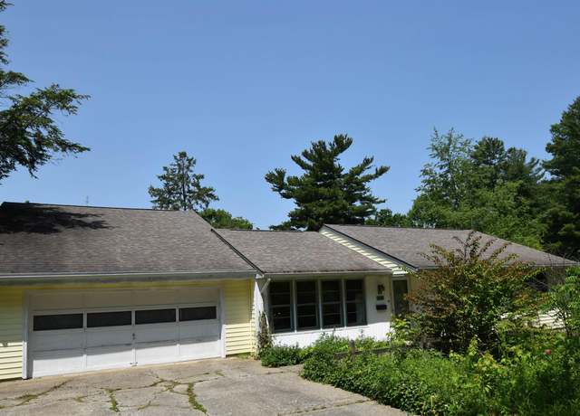 Property at 1200 S Longwood Dr, Bloomington, IN 47401, 3 beds, 1.5 baths