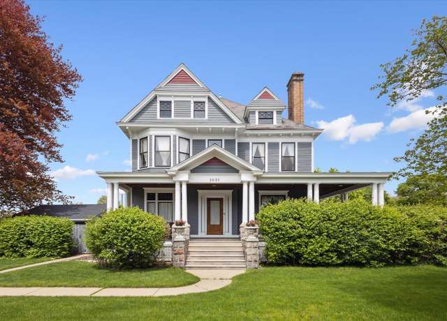Property at 1031 E Jefferson Blvd, South Bend, IN 46617, 6 beds, 4 baths