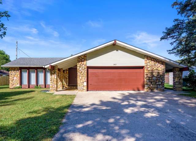 Property at 2405 S Wisteria Ln, Muncie, IN 47302, 3 beds, 2 baths