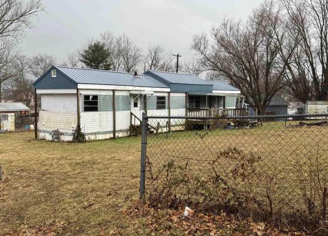 Property at 426 N Lincoln St, Oakland City, IN 47660, 2 beds, 1 bath