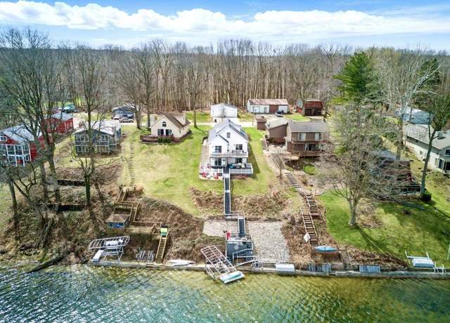Property at 5575 S 930 E, Wolcottville, IN 46795, 5 beds, 4 baths