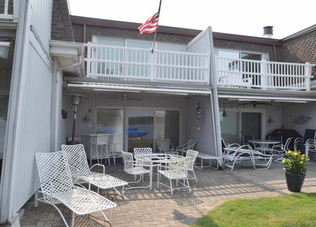 Property at 10075 N Turkey Creek #39 Rd, Syracuse, IN 46567, 3 beds, 1.5 baths