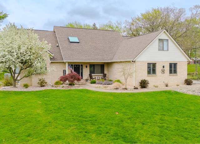 Property at 1622 W Parkview Dr, Marion, IN 46952, 4 beds, 4.5 baths