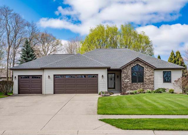 Property at 1401 Elm St, Auburn, IN 46706, 3 beds, 3 baths