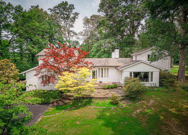 Property at 11401 Blue Grass Rd, Evansville, IN 47725, 4 beds, 3.5 baths
