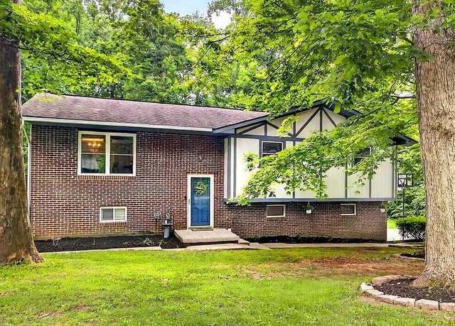 Property at 1825 N Ridgeway Dr, Ellettsville, IN 47429, 3 beds, 2.5 baths