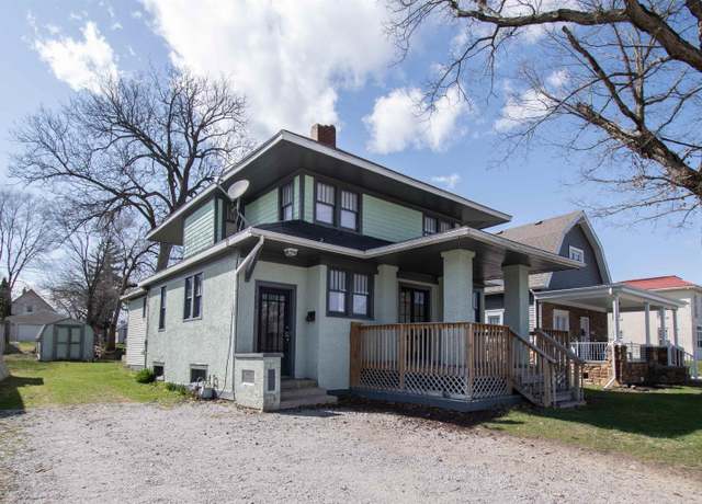 Property at 1002 S Cavin St, Ligonier, IN 46767, 3 beds, 2 baths