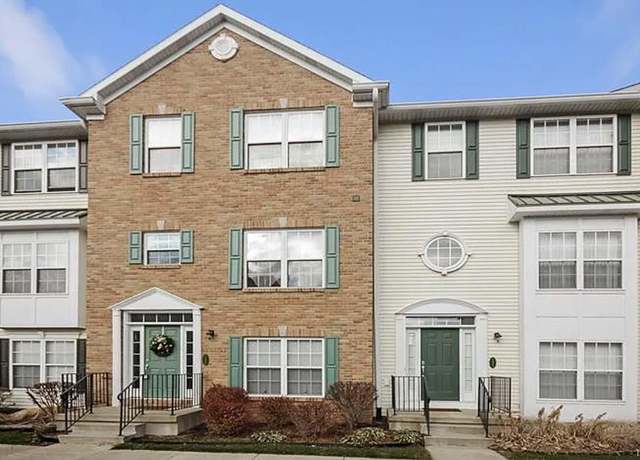 Property at 135 Clancey St, South Bend, IN 46637, 3 beds, 3.5 baths