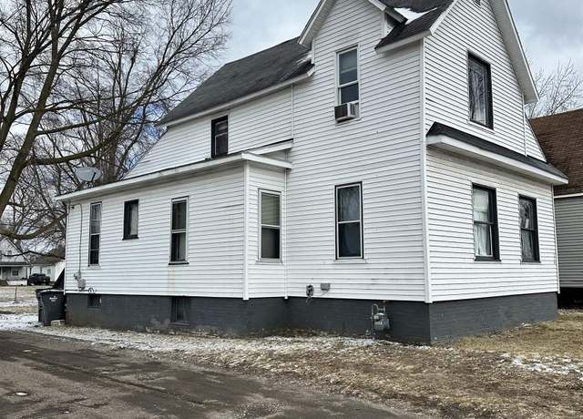 Property at 514 Jefferson St, Elkhart, IN 46516, 4 beds, 1 bath