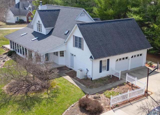 Property at 5445 S Farmers Dr, Bloomington, IN 47403, 3 beds, 2.5 baths