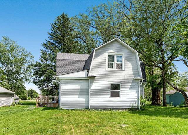 Property at 2825 Edwards St, Fort Wayne, IN 46802, 4 beds, 2 baths