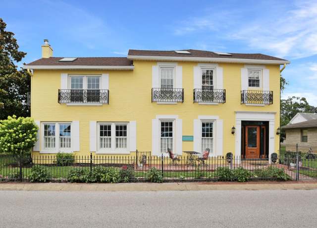 Property at 422 W Water St, Newburgh, IN 47630, 4 beds, 3.5 baths