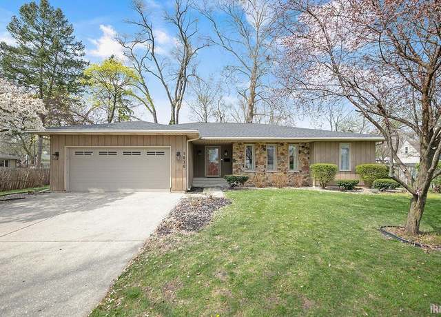Property at 1830 Greenleaf Blvd, Elkhart, IN 46514, 3 beds, 2 baths