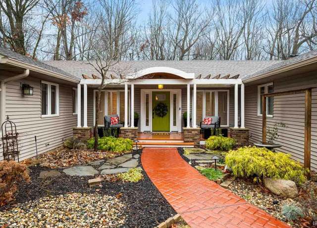 Property at 928 Handlebar Rd, Mishawaka, IN 46544, 4 beds, 3.5 baths