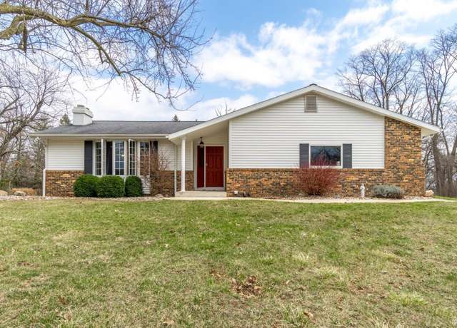 Property at 1034 N Main St, Roanoke, IN 46783, 3 beds, 2.5 baths
