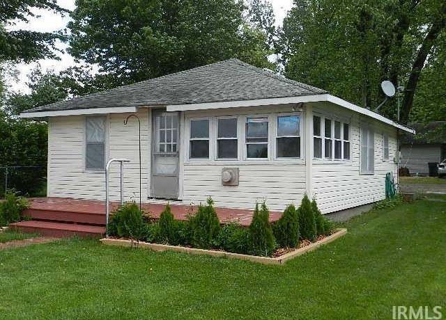 Property at 1015 N Edgewater St, Silver Lake, IN 46982, 2 beds, 1 bath
