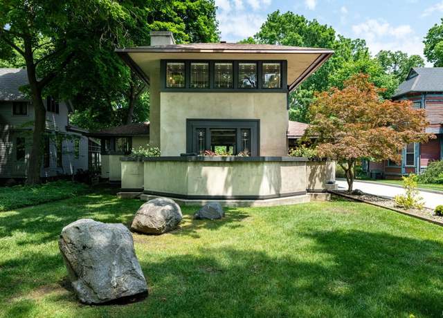 Property at 715 W Washington St, South Bend, IN 46601, 5 beds, 3.5 baths