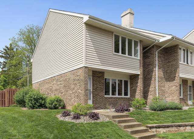 Property at 5521 S Wayne Ave, Fort Wayne, IN 46807, 3 beds, 2.5 baths