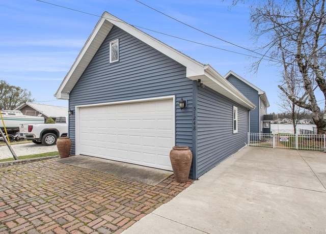 Property at 51248 N Shore Dr, Elkhart, IN 46514, 3 beds, 3 baths