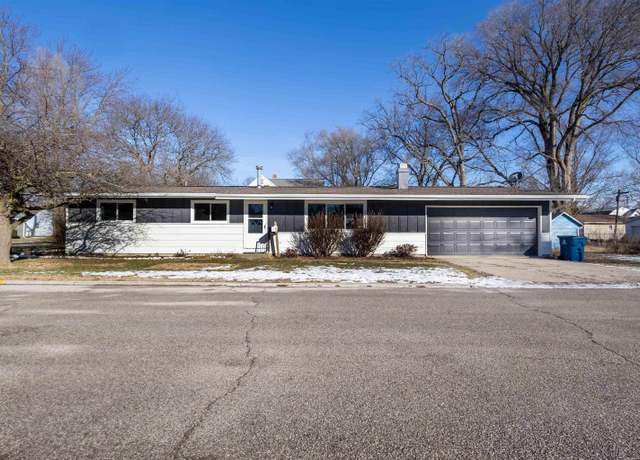 Property at 527 W Arnold St, Bluffton, IN 46714, 3 beds, 1 bath