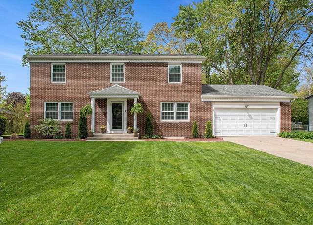 Property at 56937 Pinecrest Dr, Elkhart, IN 46516, 5 beds, 2.5 baths