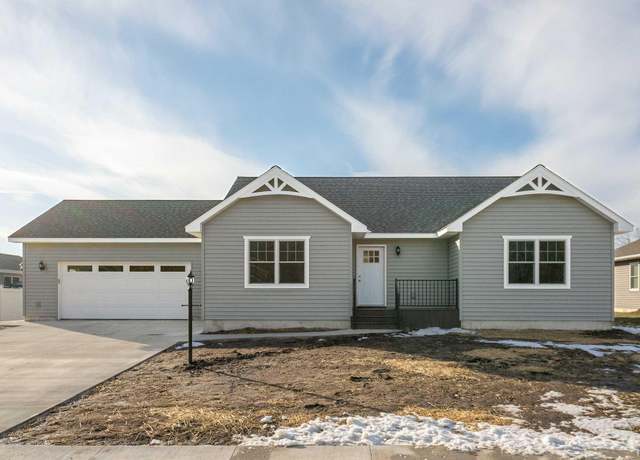 Property at 410 Ash St, Pierceton, IN 46562, 4 beds, 2 baths