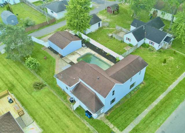 Property at 416 E South C St, Gas City, IN 46933, 4 beds, 3 baths