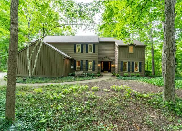 Property at 15520 Woodbrook Trl, Fort Wayne, IN 46845, 4 beds, 3 baths