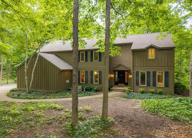 Property at 15520 Woodbrook Trl, Fort Wayne, IN 46845, 4 beds, 3 baths