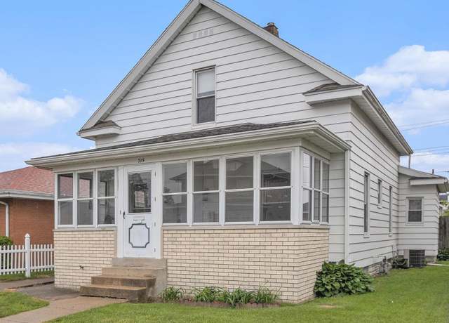 Property at 715 W 7th St, Mishawaka, IN 46544, 3 beds, 1.5 baths