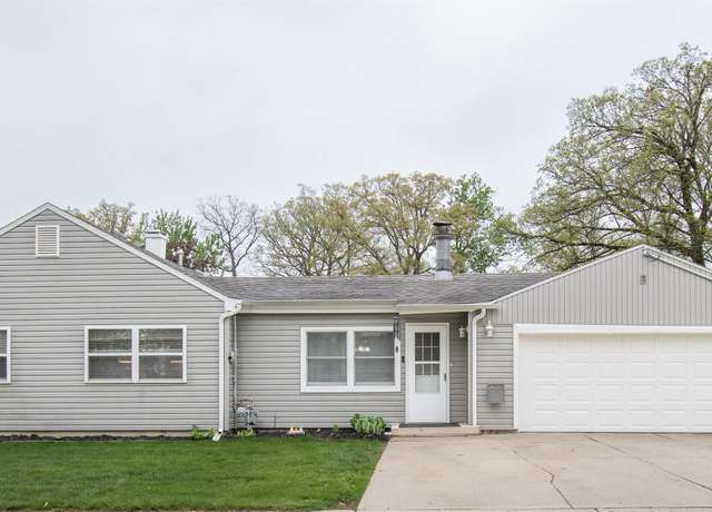 Property at 2404 Medford Dr, Fort Wayne, IN 46803, 3 beds, 1 bath