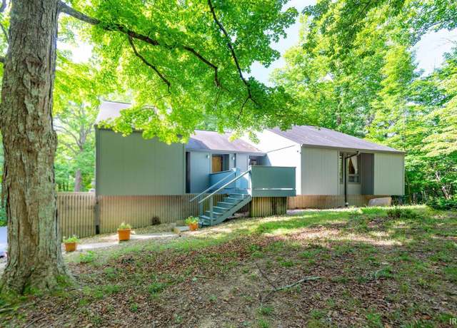 Property at 6880 E Trailway Dr, Bloomington, IN 47408, 3 beds, 2 baths