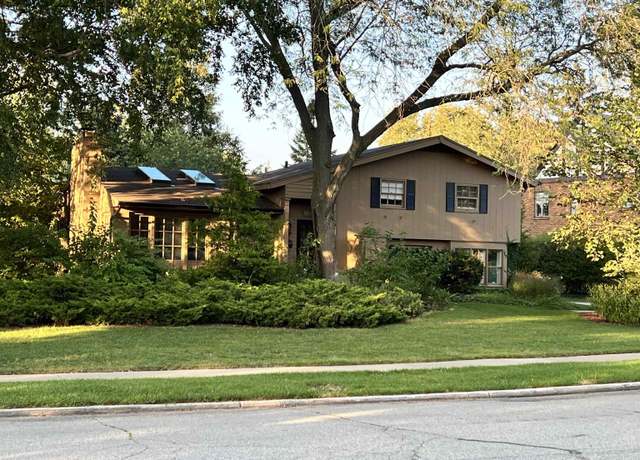 Property at 1207 E Wayne St, South Bend, IN 46615, 3 beds, 2 baths