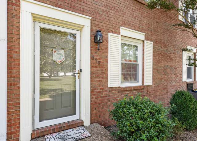 Property at 618 Kingswood Dr, Evansville, IN 47715, 3 beds, 1.5 baths