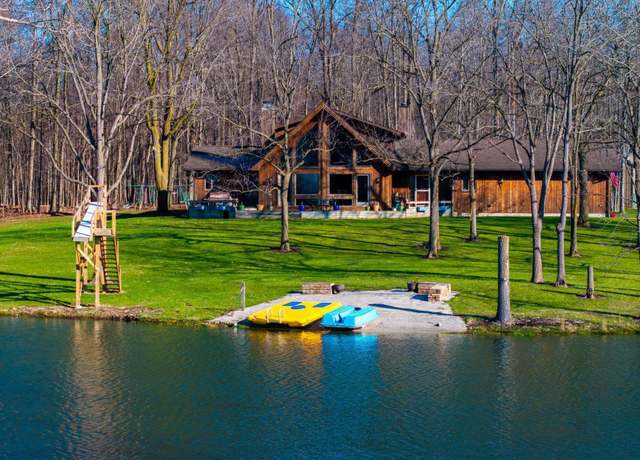 Property at 1536 S Riverwood Dr, Wabash, IN 46992, 3 beds, 2.5 baths