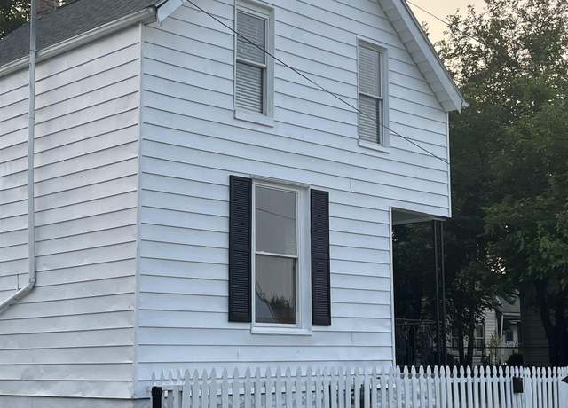 Property at 514 N Elliott St, Evansville, IN 47711, 3 beds, 1 bath
