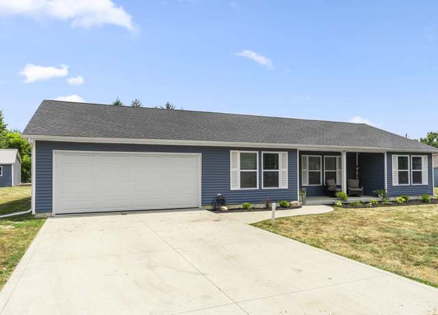 Property at 1704 Dallas St, Auburn, IN 46706, 3 beds, 2 baths
