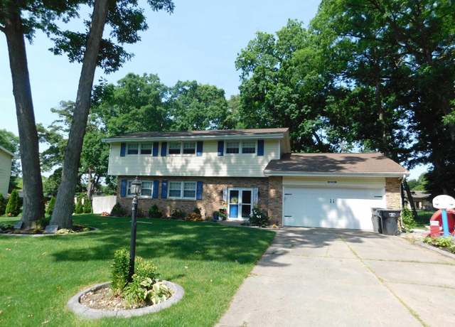 Property at 53341 Crestview Dr, South Bend, IN 46635, 4 beds, 2.5 baths