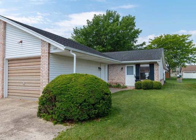 Property at 1009 Berkley Cir, Mishawaka, IN 46544, 2 beds, 1 bath