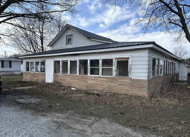 Property at 111 E High St, Mentone, IN 46539, 3 beds, 1.5 baths