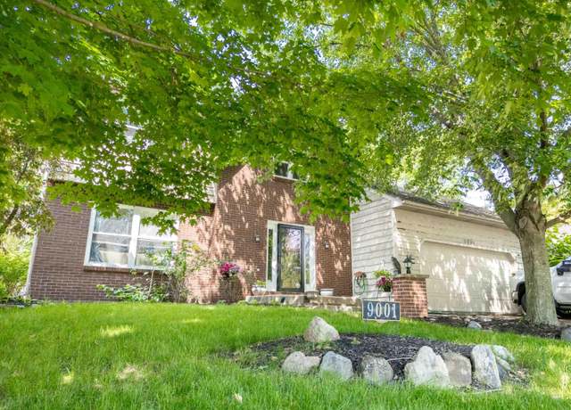 Property at 9001 Hickory Knoll Blvd, Fort Wayne, IN 46825, 4 beds, 3 baths
