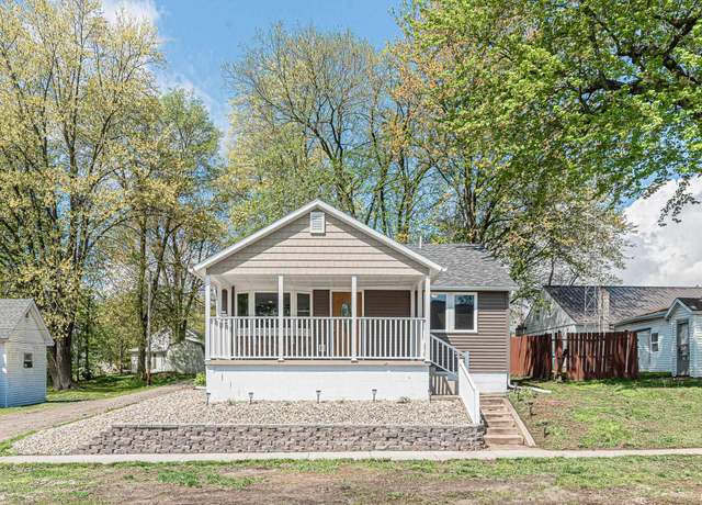 Property at 204 S Buffalo St, North Manchester, IN 46962, 3 beds, 2 baths