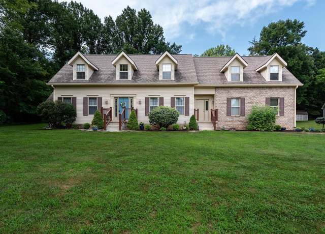 Property at 4163 W Meadowvale Dr, Bloomington, IN 47404, 4 beds, 3.5 baths