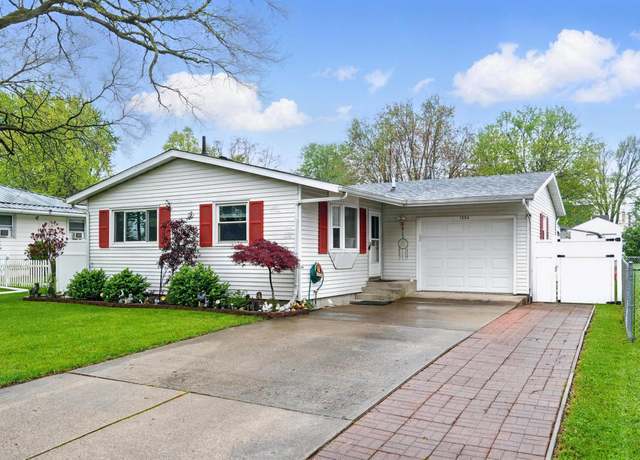 Property at 1004 S State St, Kendallville, IN 46755, 3 beds, 1 bath