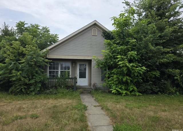 Property at 1402 W Washington St, South Bend, IN 46601, 3 beds, 1.5 baths